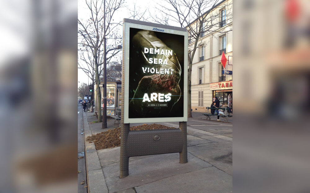 Mise en situation d'une déclinaison de l'affiche du film Ares